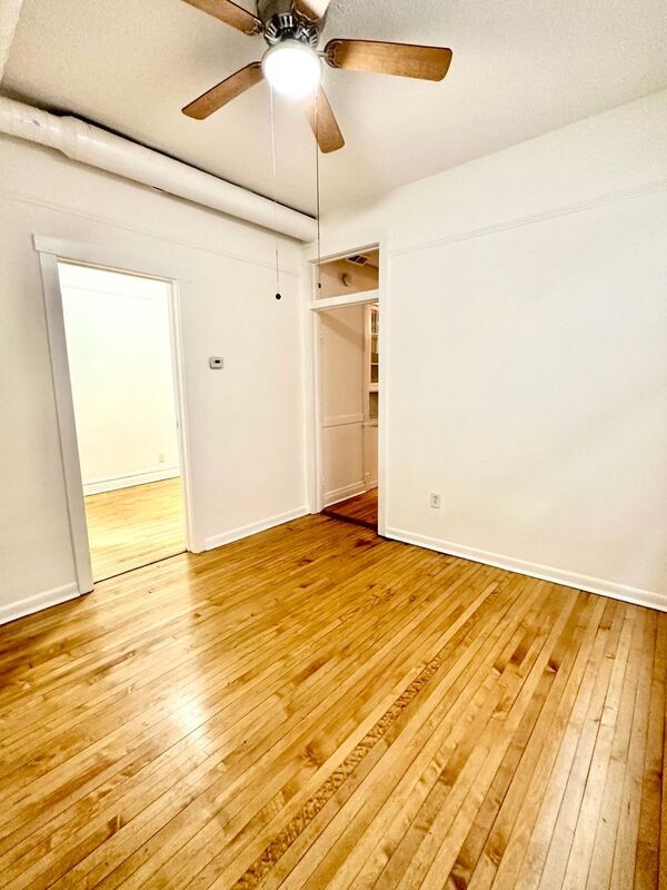 Building Photo - 2303 S Oakley Ave