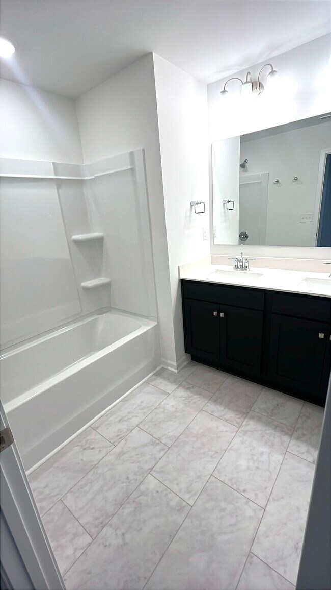 Building Photo - 761 Kitfox Dr NW