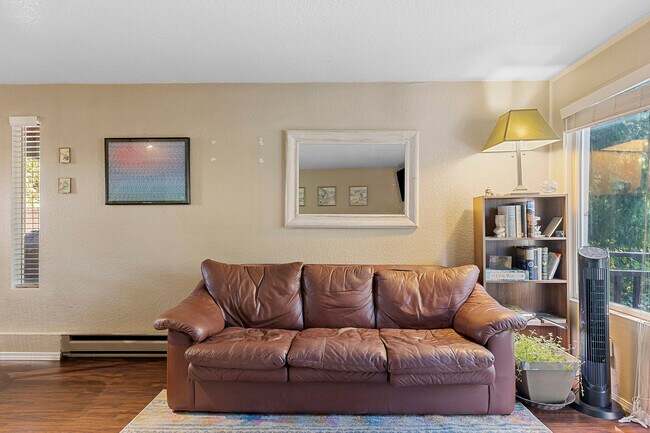 Building Photo - 1414 NE 151st St