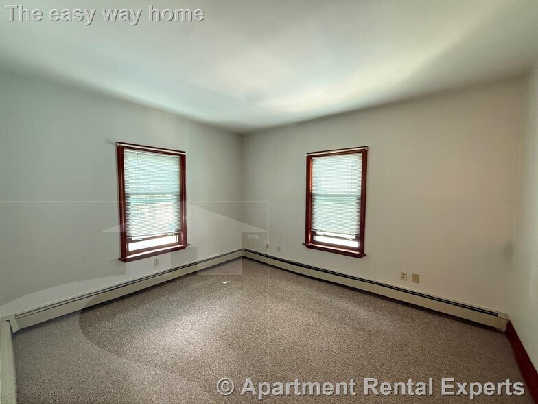 Building Photo - 25 Putnam St