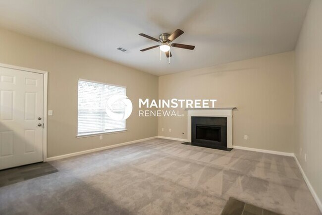Building Photo - 4 Bedroom Pet-Friendly Home in Douglasville, GA with Main Street Renewal