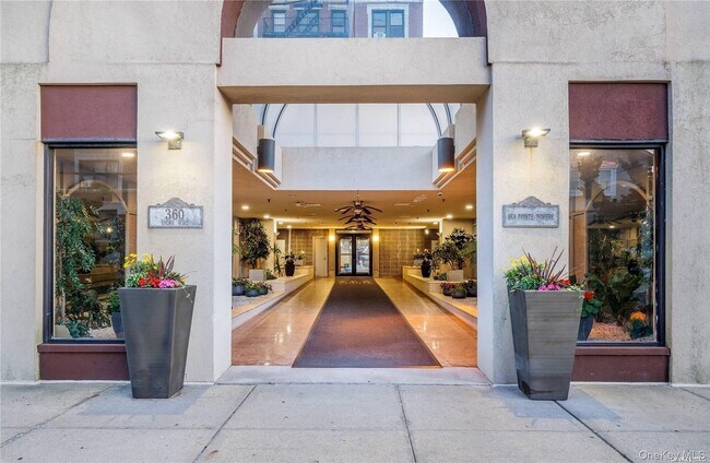 Building Photo - 360 Shore Rd