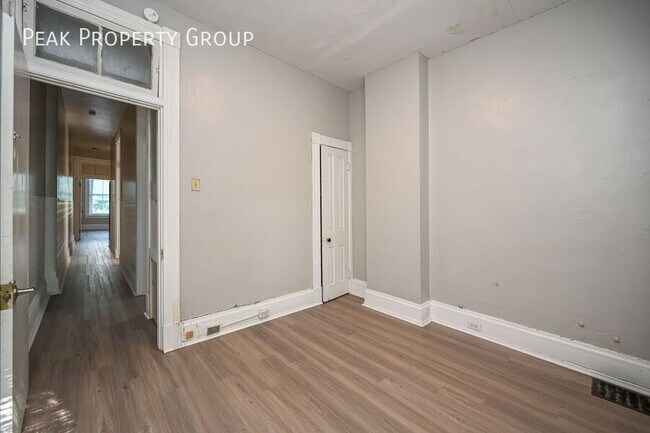 Building Photo - 2363 W Clifton Ave