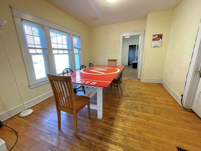 Building Photo - 1608/10 Hoyt St.