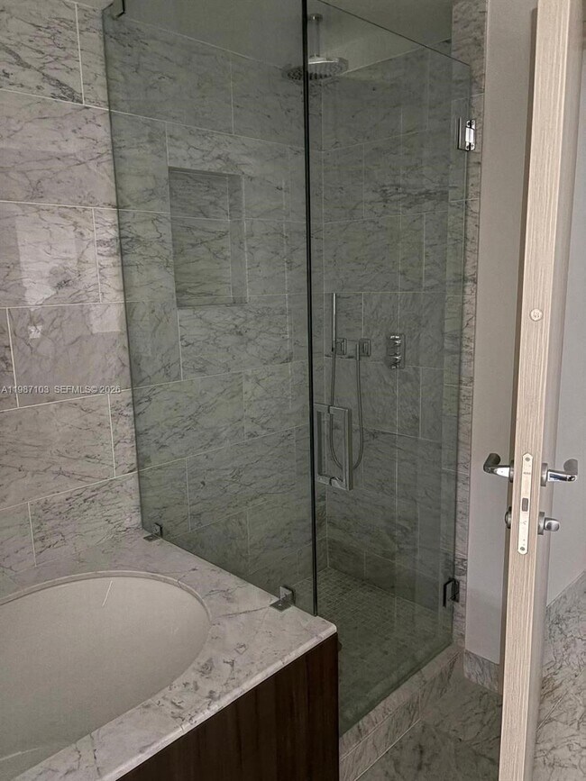 Building Photo - 1000 Brickell Plaza