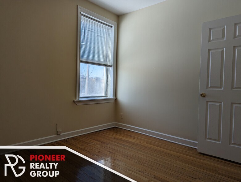 Building Photo - 555 W Aldine Ave