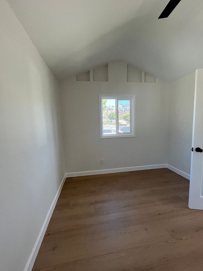 Building Photo - Beautifully Remodeled 2 Bed / 1 Bath Home ...