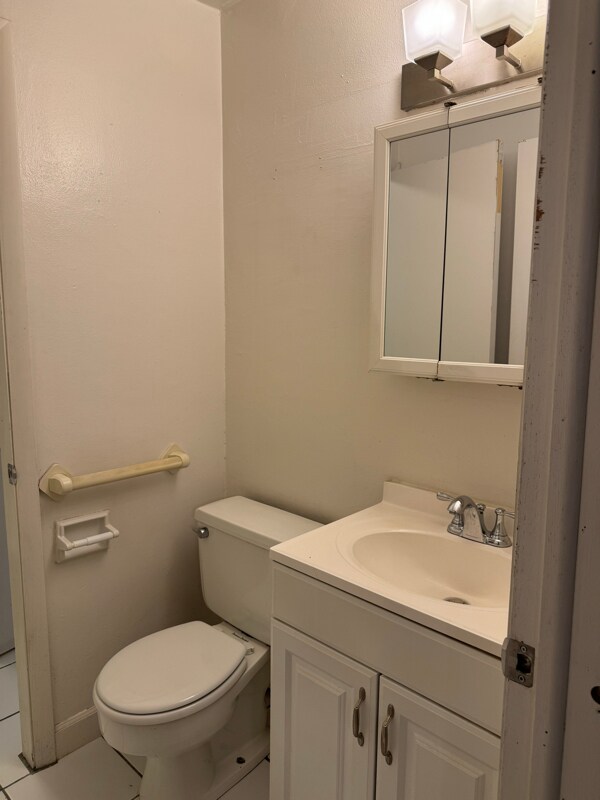 Building Photo - 2131 N Summit Ave