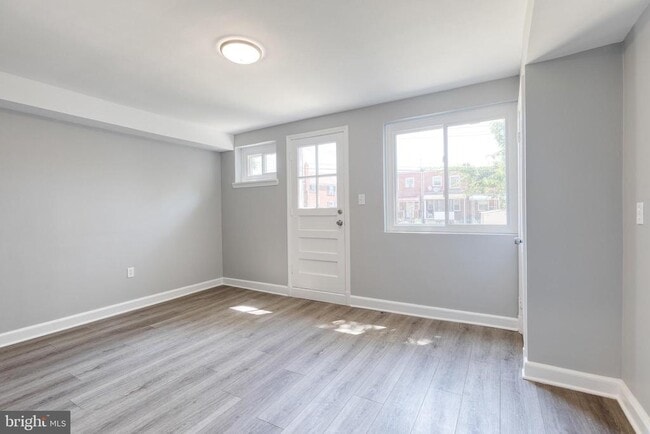 Building Photo - 633 Lucia Ave