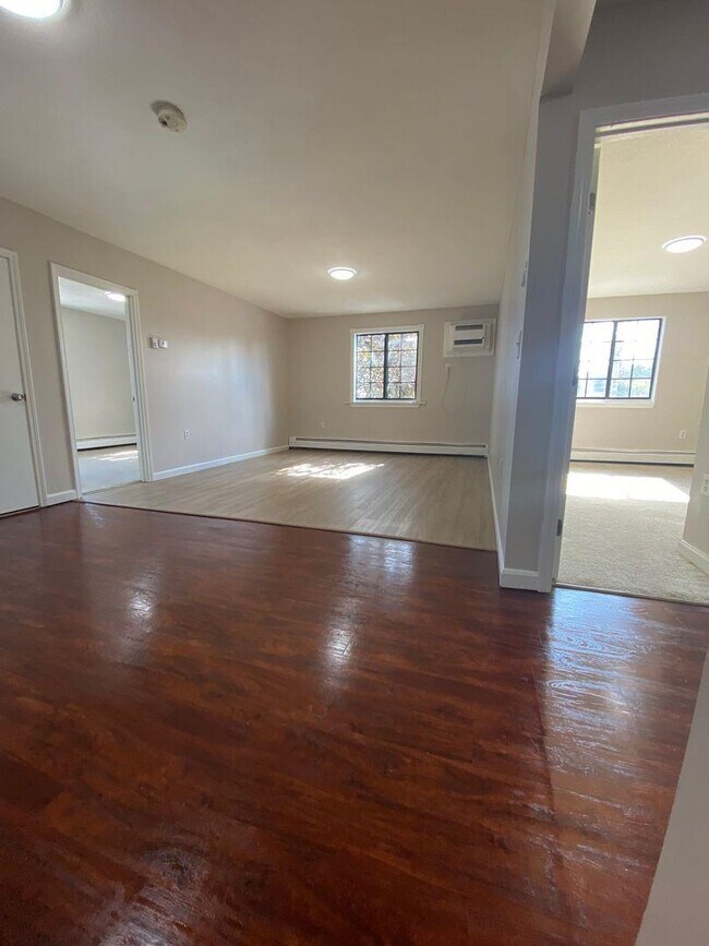 Building Photo - 153 W Hancock St