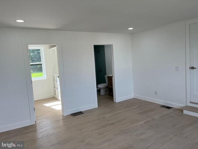 Building Photo - 924 Bethlehem Pike