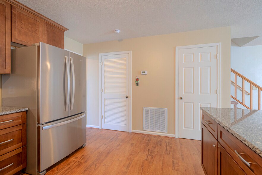 Building Photo - 852 Patrick Henry Dr