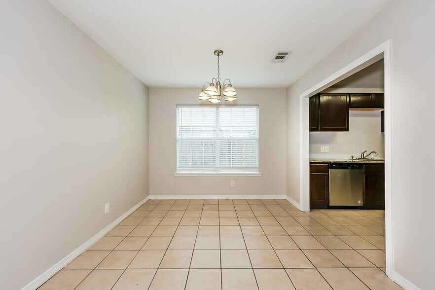 Building Photo - 3004 Lawndale Dr