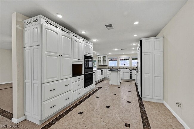 Building Photo - 3645 Forestcrest Dr