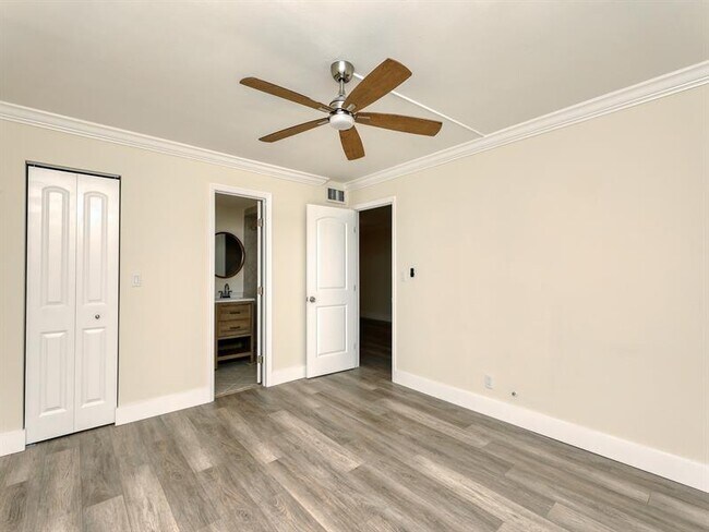 Building Photo - 5300 NE 24th Terrace