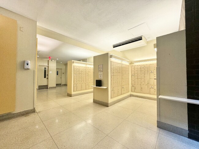 Building Photo - 77 Fulton St