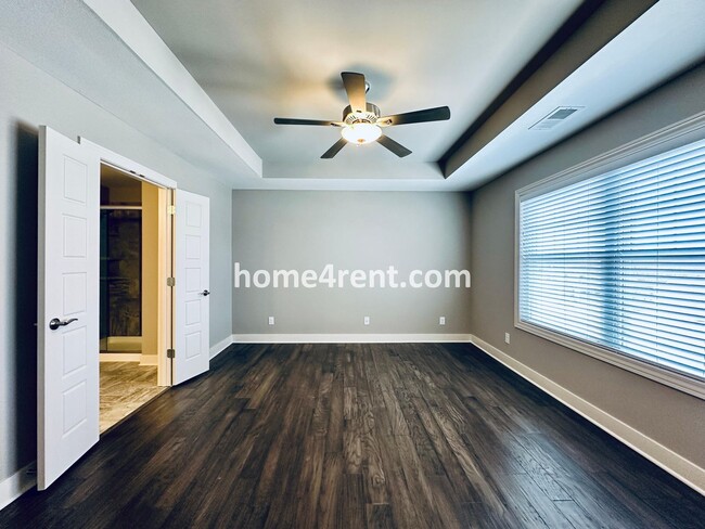 Building Photo - Stunning, Maintenance Free Townhome in Desoto w/ an Elegant Kitchen and Wood Floors Throughout!