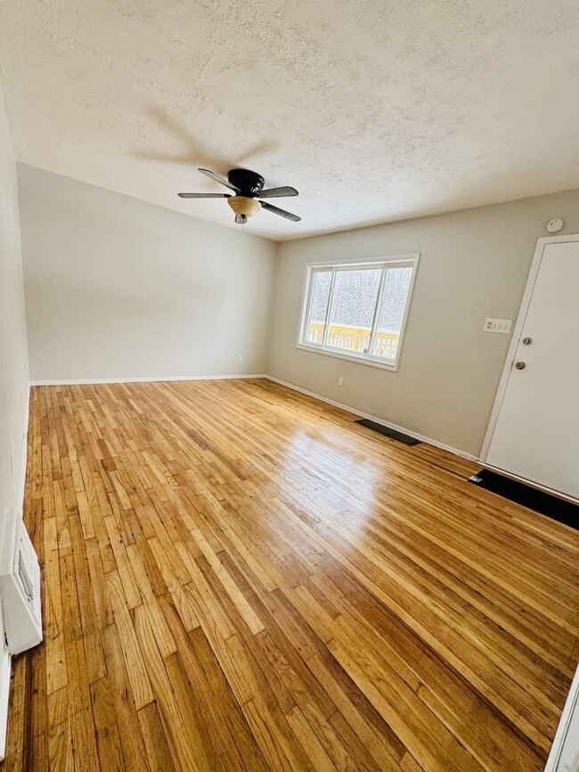 Building Photo - 741 Jefferson Rd