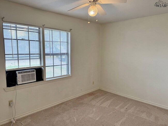 Building Photo - 2941 Stearns Ave