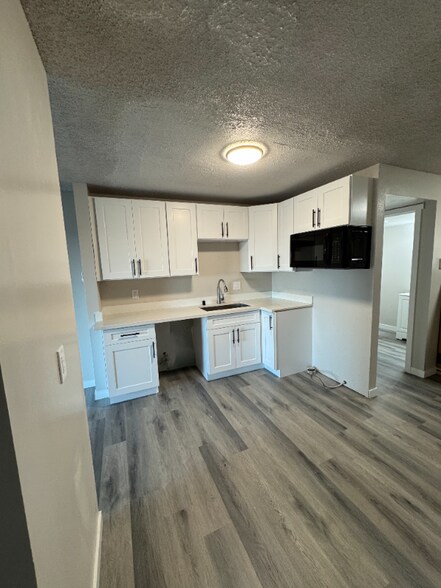 Building Photo - 308 Summit Ave N