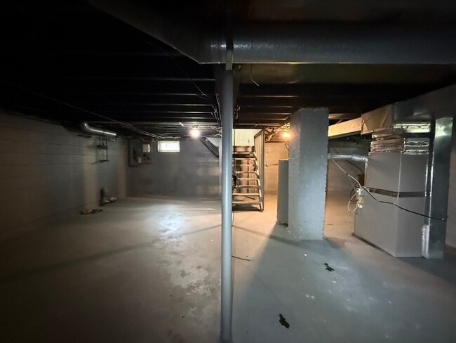 Building Photo - 1050 Alexander Dr