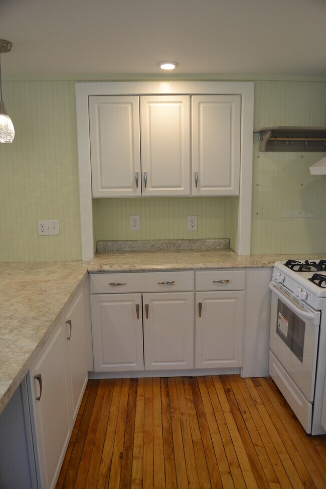 kitchen - 222 W Case St