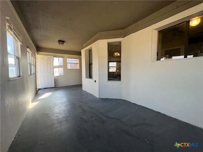 Building Photo - 1810 Gautier Ave