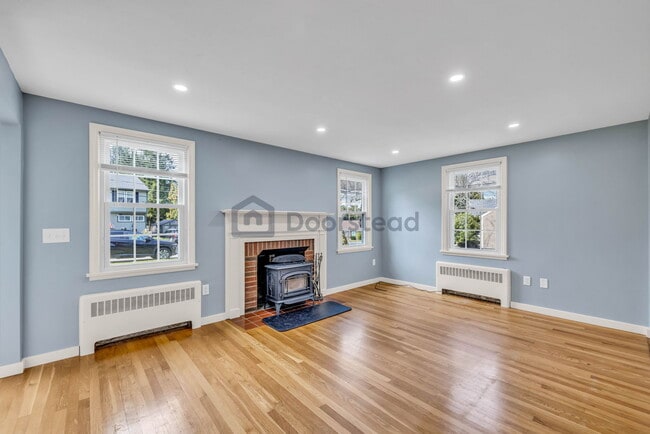 Building Photo - 62 Stoneleigh Rd