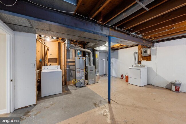 Building Photo - 908 Country Terrace