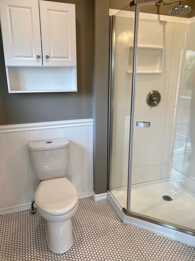 Guest Bath - 1209 9th St