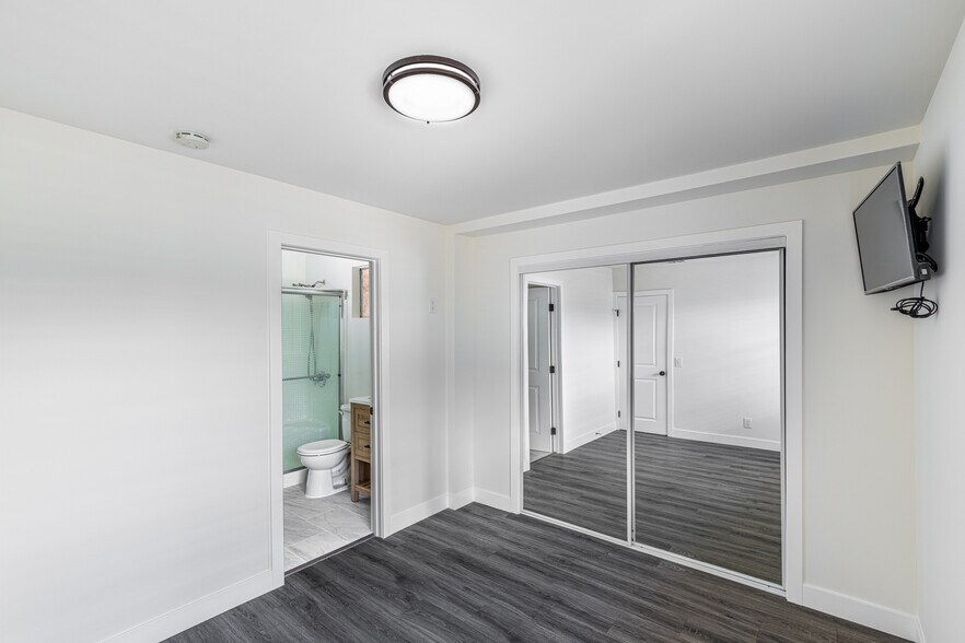 Building Photo - 8143 Hinds Ave