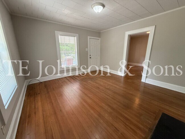 Building Photo - Charming 2 Bedroom Home with Rocking Chair Front Porch Near Downtown Winston-Salem