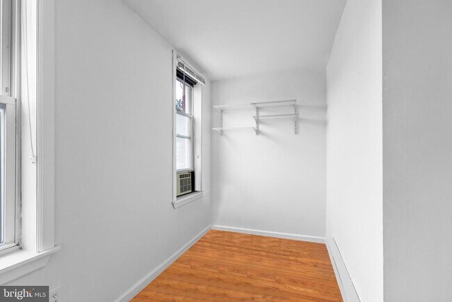 Building Photo - 1625 W Montgomery Ave