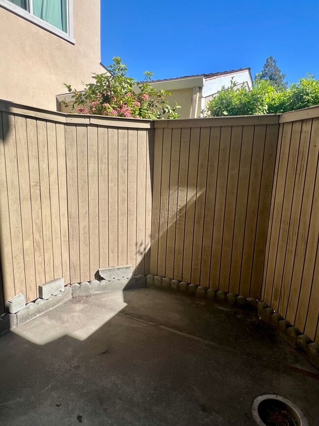 Building Photo - Stunning, spacious and large Milpitas cond...