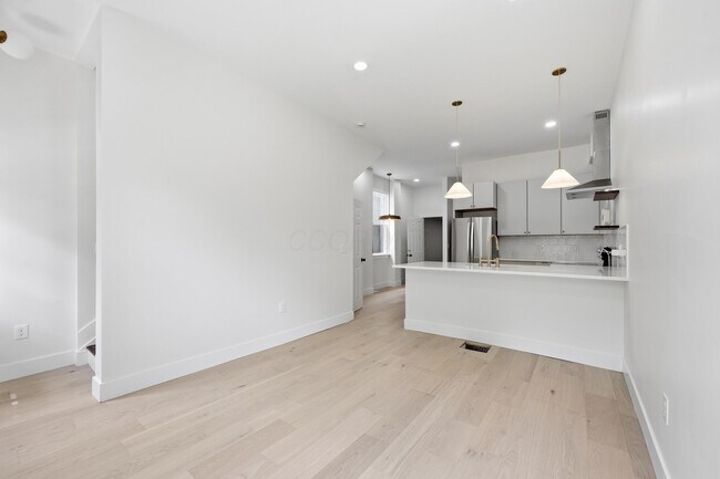 Building Photo - 830 Oak St