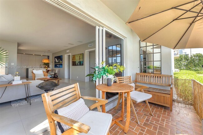 Building Photo - 1130 Venetian Way