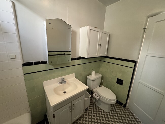 Upstairs Bath_2 - 921 Tularosa Dr