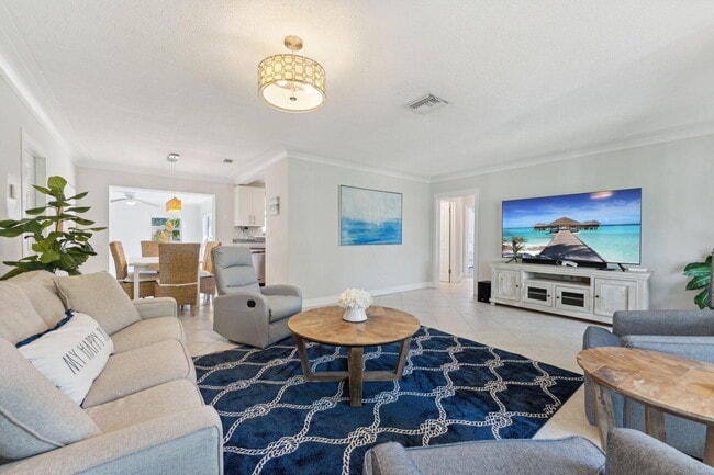 Building Photo - 2691 NE 18th St