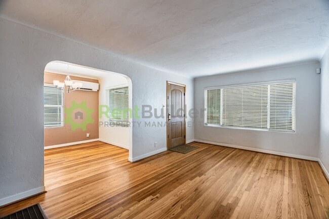 Building Photo - 816 Loma Vista Dr NE