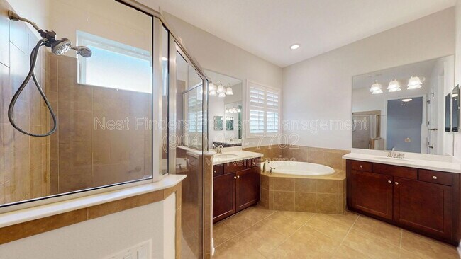 Building Photo - 628 Town Plaza Ave