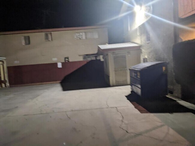 Building Photo - 2.0 bedroom in Bell California 90201