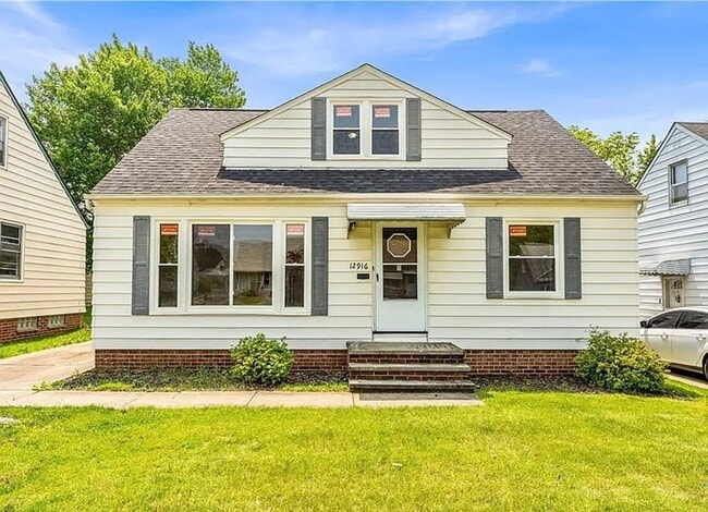 Primary Photo - Update 3 Bed - Single Family