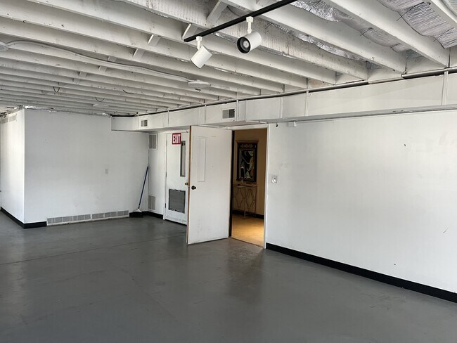 Building Photo - 5701 NW Radial Hwy