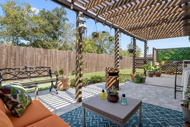 Building Photo - 572 Evening Star