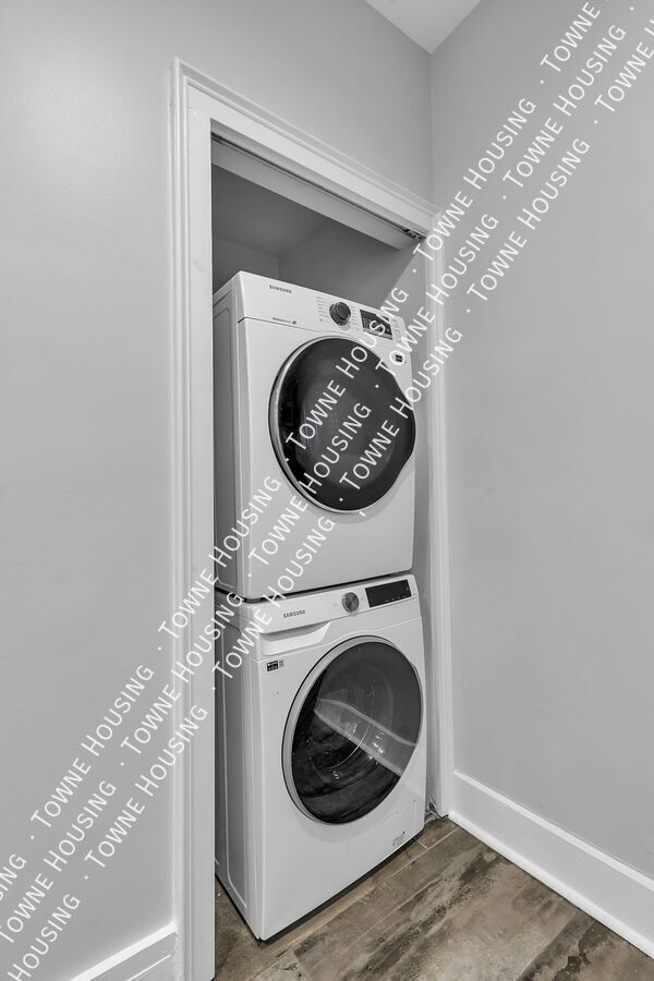 Building Photo - 105 Mariner St