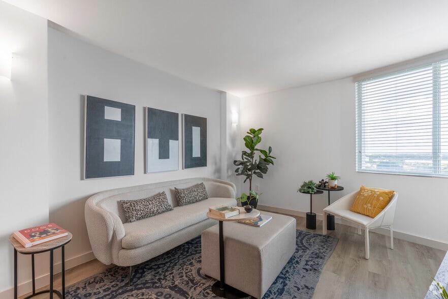 1BR, 1BA - 525SF - Living Room - Three Round Tower B&C