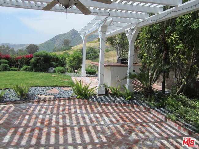 Building Photo - 24534 Stonegate Dr