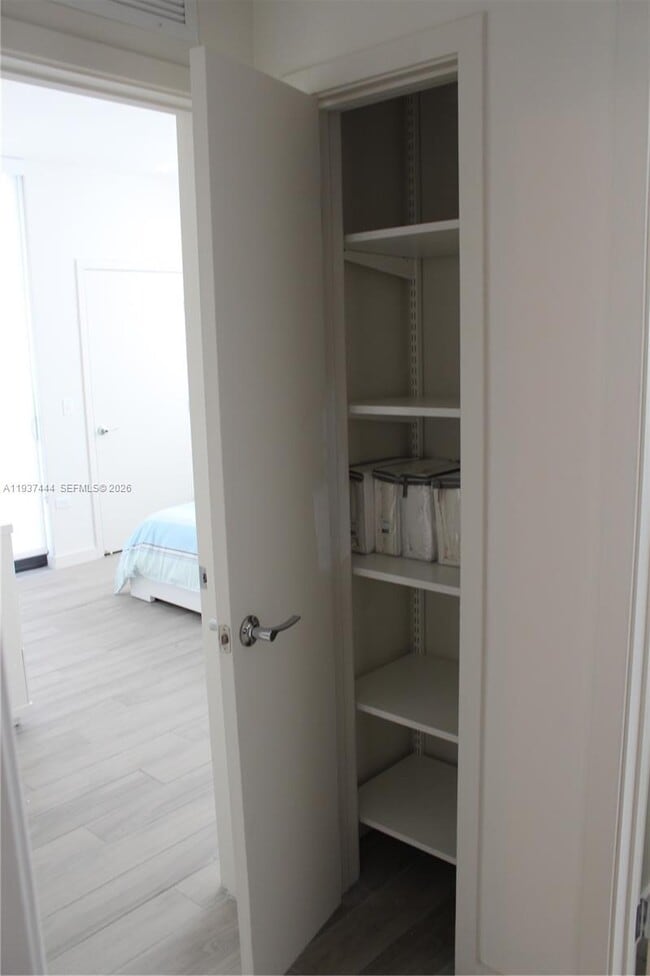 Building Photo - 999 SW 1st Ave