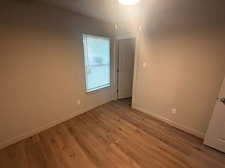 Building Photo - 151 Sleepy Meadow Dr