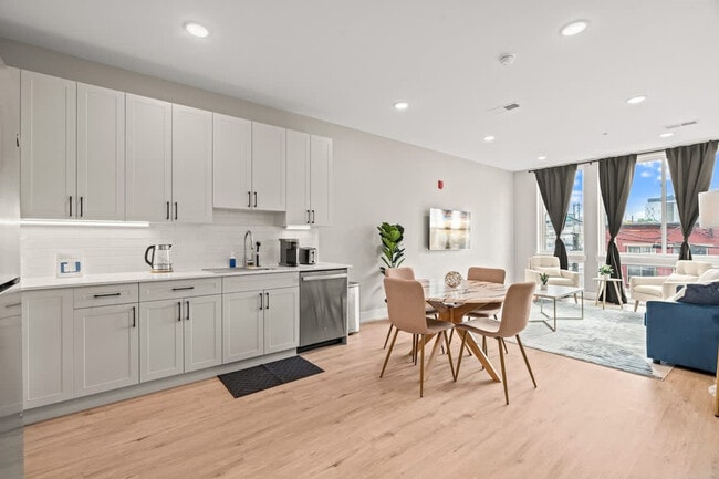 Building Photo - 916 N Delaware Ave